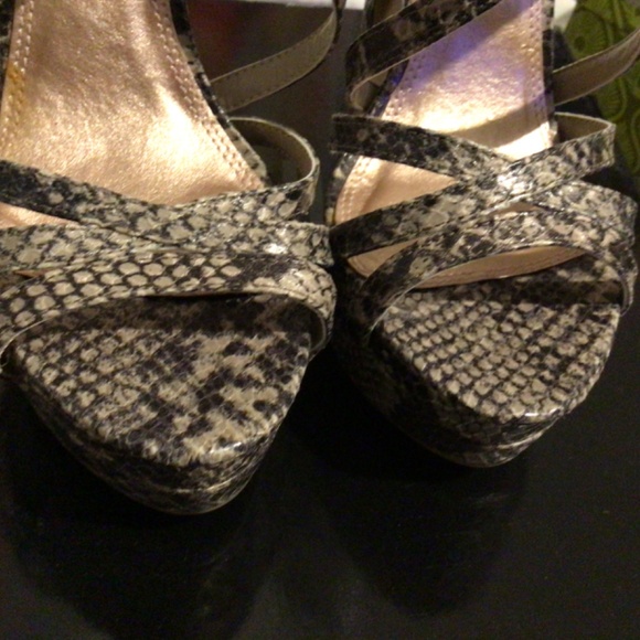 NWT Kardashian Kollection Python Multi 7M - Picture 2 of 13